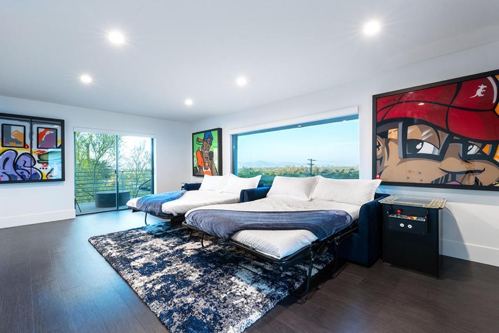 Camelback Mountain Mansion - Micro-resort, Views, Golf, Heated Pool, Game