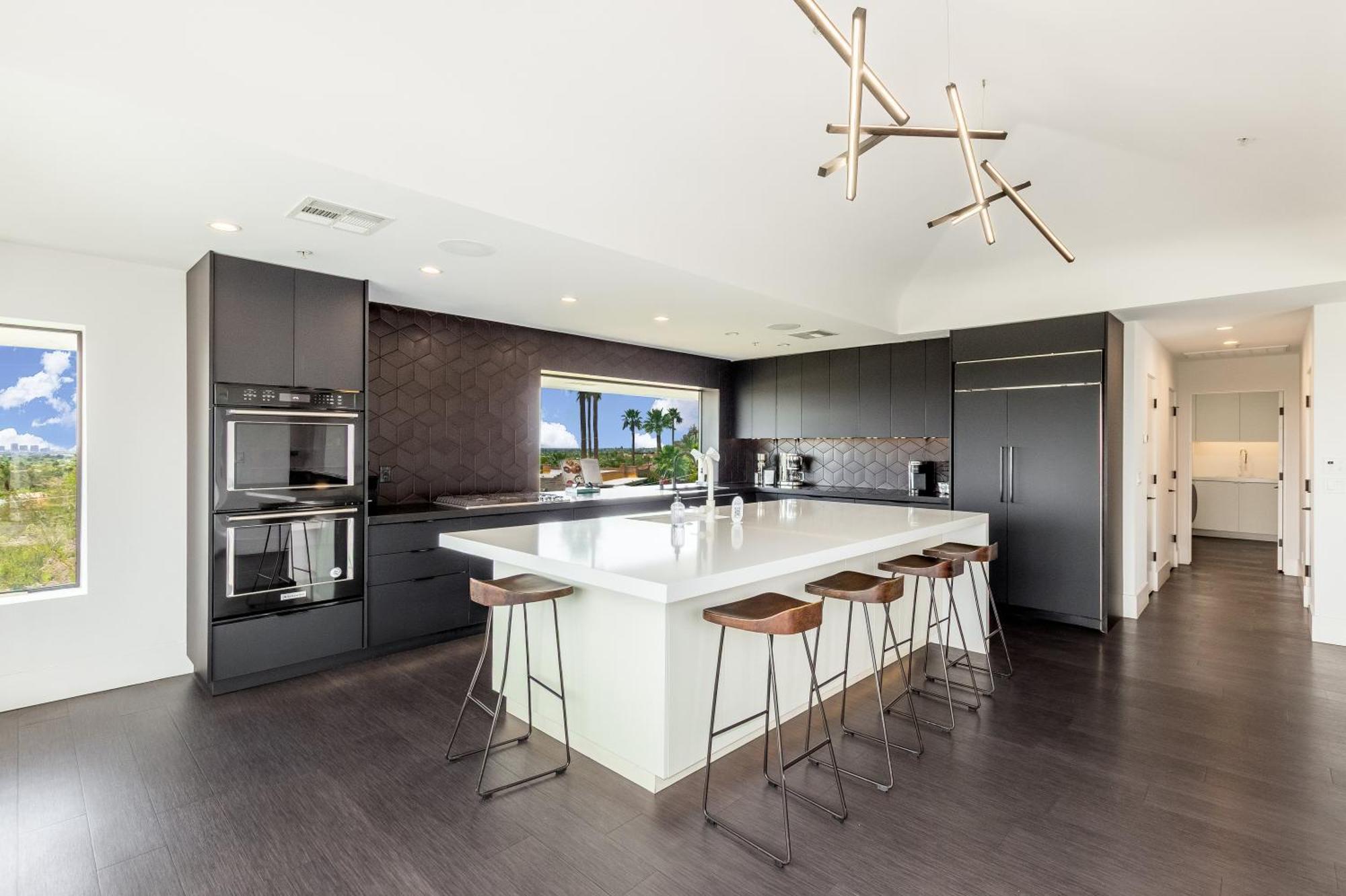 Camelback Mountain Mansion - Micro-resort, Views, Golf, Heated Pool, Game *