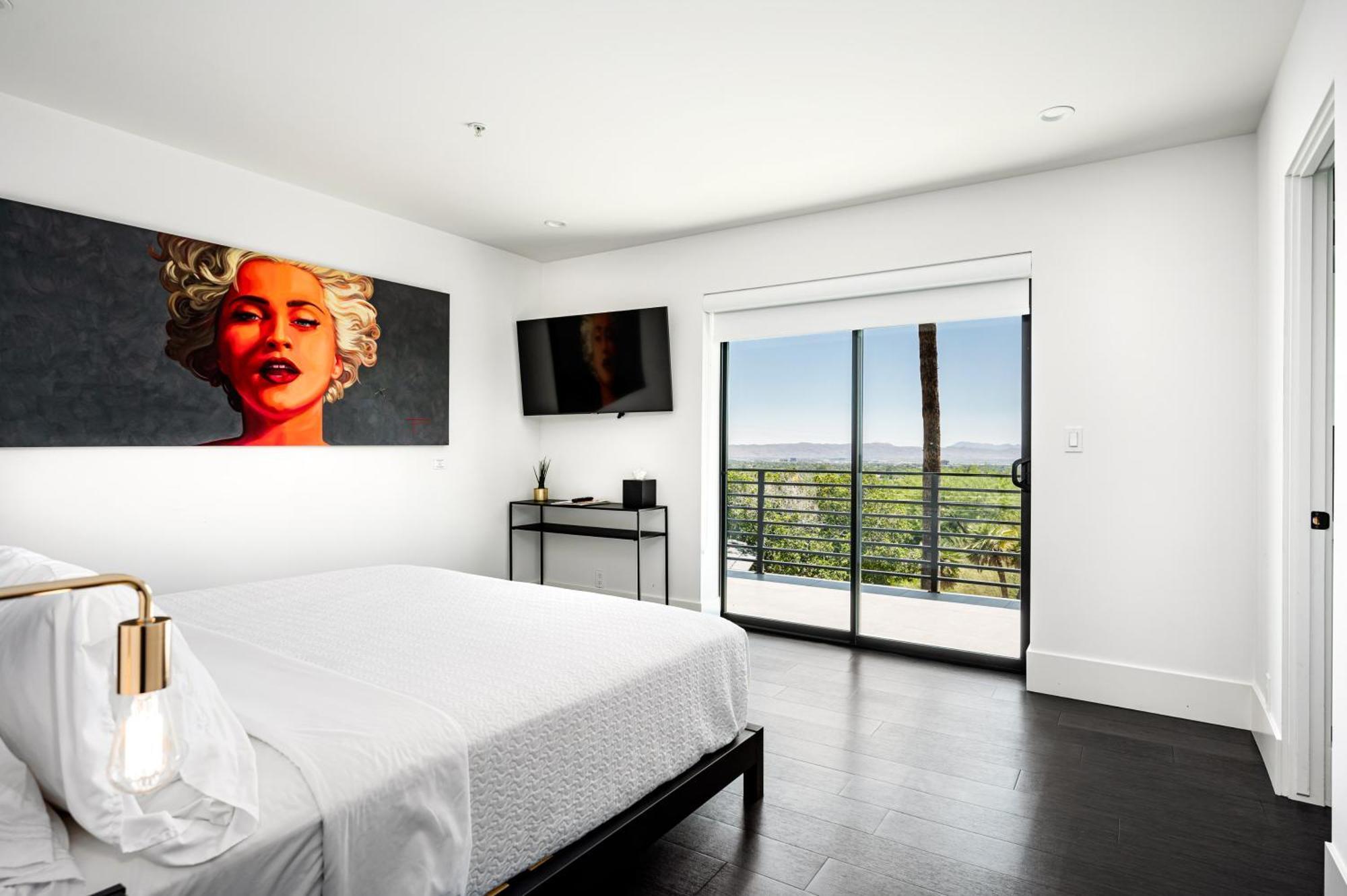 Camelback Mountain Mansion - Micro-resort, Views, Golf, Heated Pool, Game Holiday home Phoenix