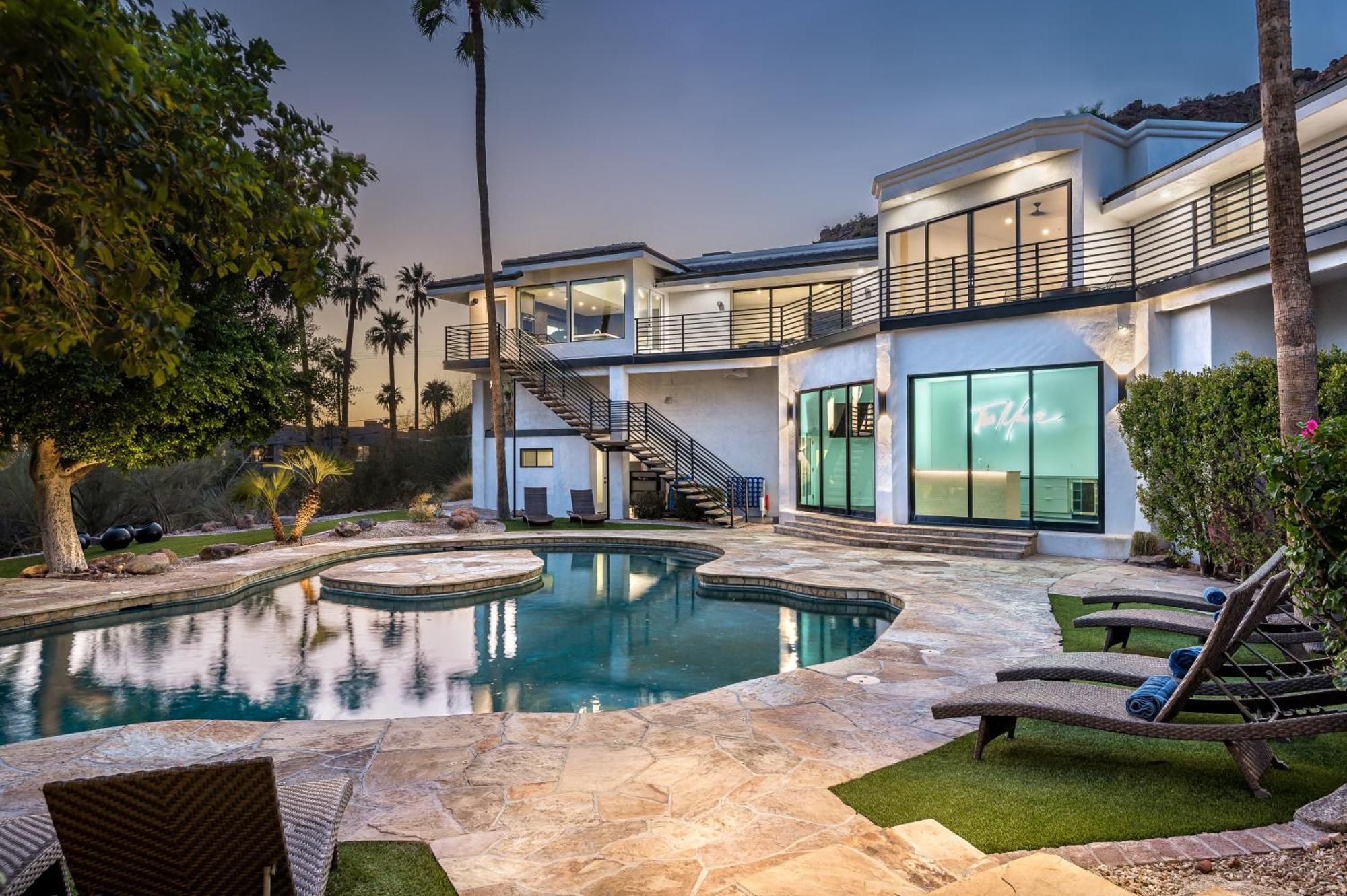 Camelback Mountain Mansion - Micro-resort, Views, Golf, Heated Pool, Game Holiday home