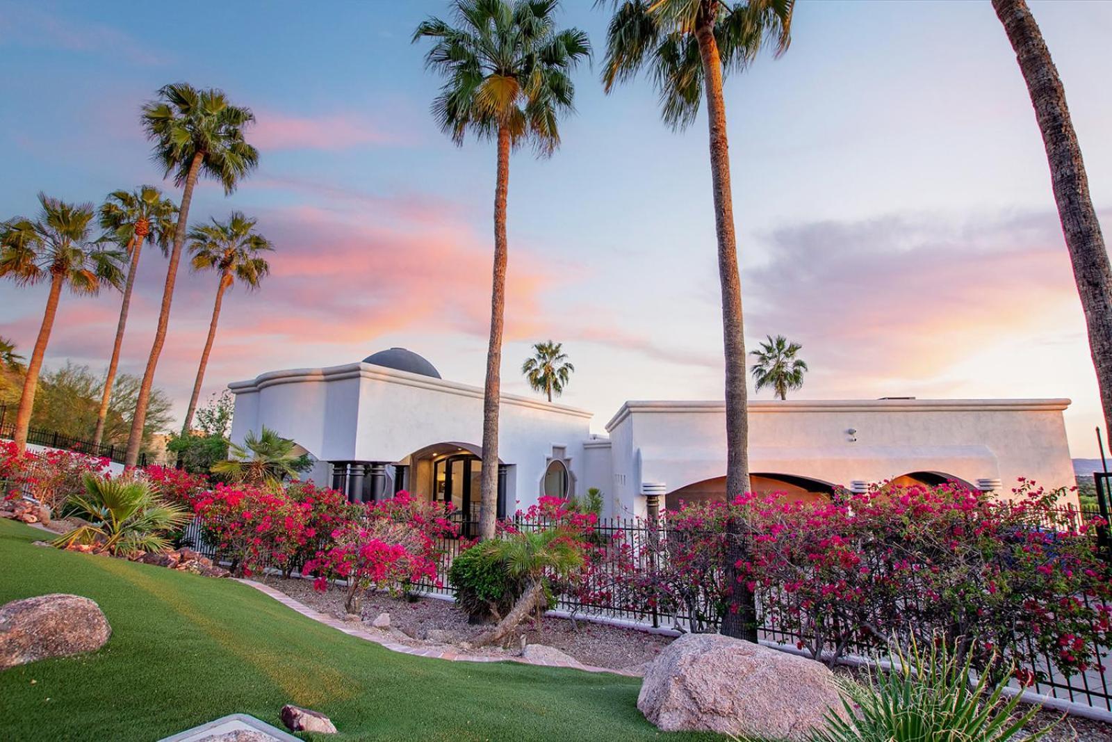 Camelback Mountain Mansion - Micro-resort, Views, Golf, Heated Pool, Game