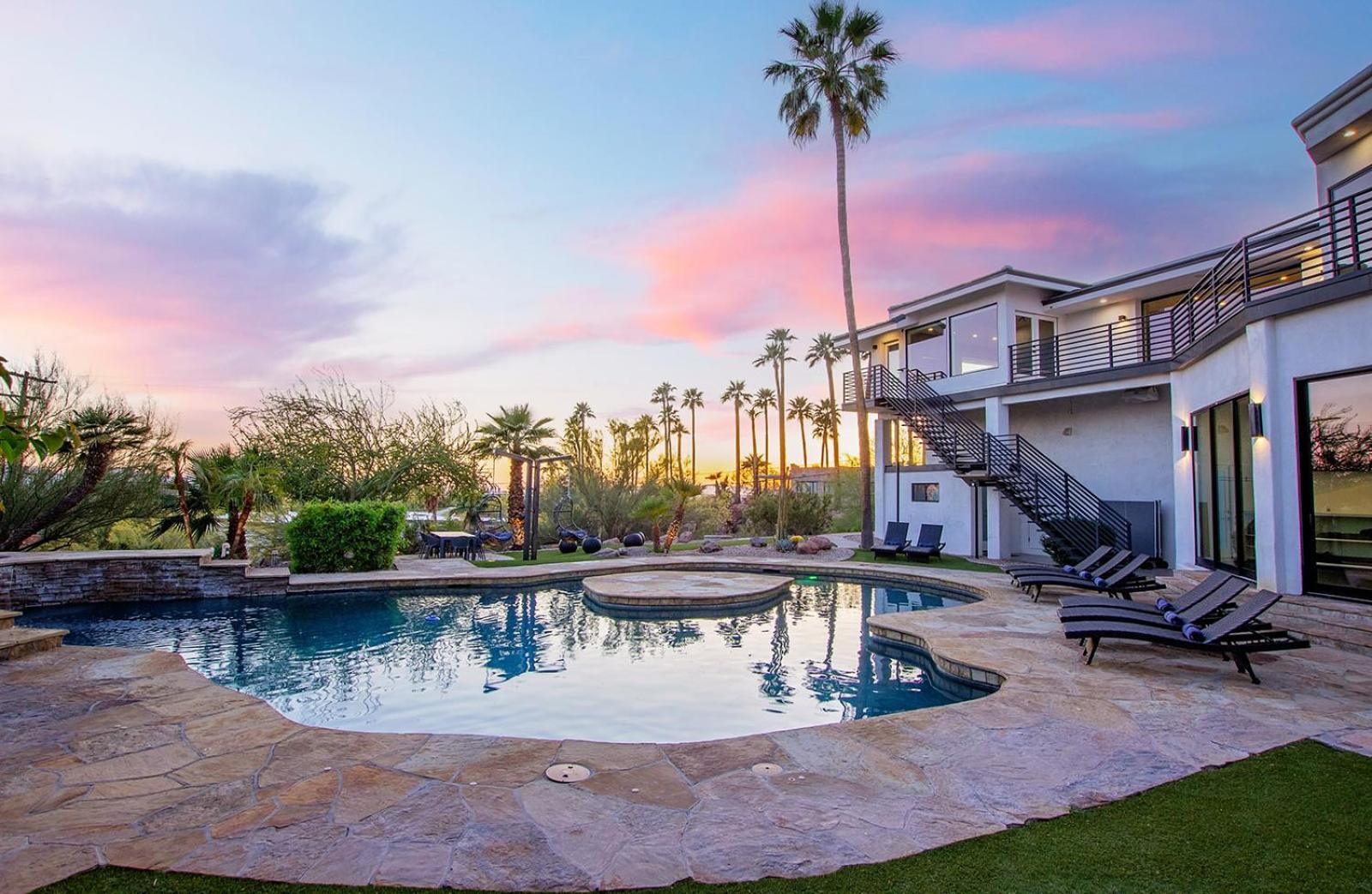 Camelback Mountain Mansion - Micro-resort, Views, Golf, Heated Pool, Game Holiday home Phoenix