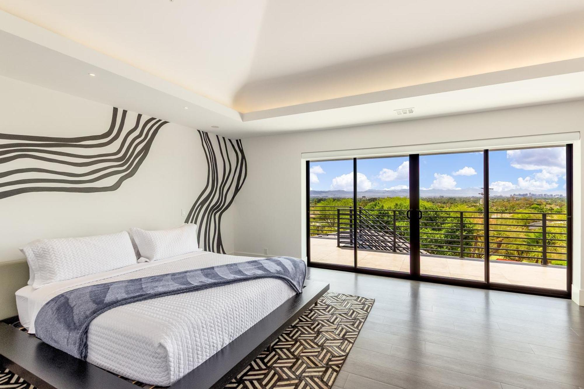 Camelback Mountain Mansion - Micro-resort, Views, Golf, Heated Pool, Game *
