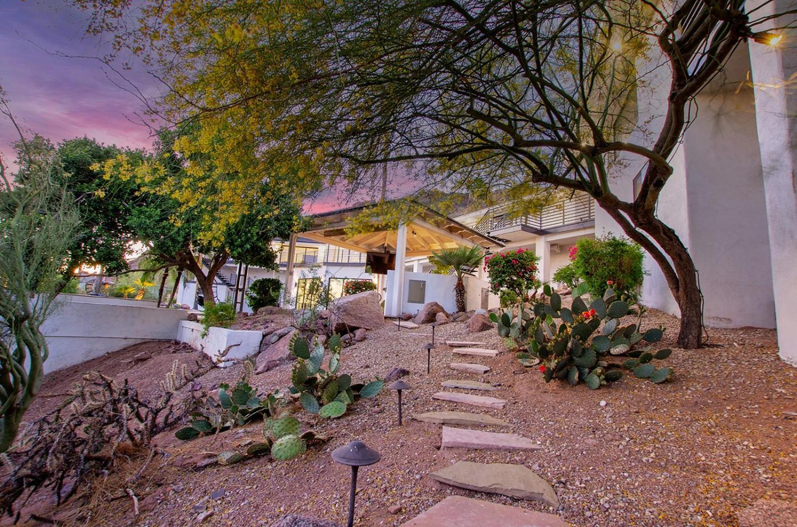 Camelback Mountain Mansion - Micro-resort, Views, Golf, Heated Pool, Game