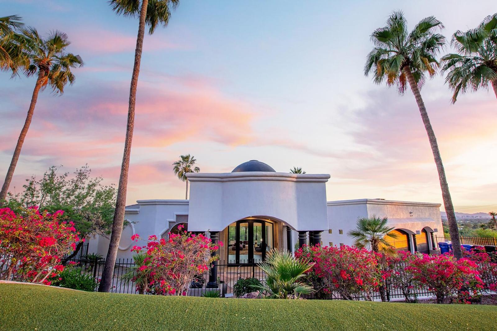 Camelback Mountain Mansion - Micro-resort, Views, Golf, Heated Pool, Game * Phoenix